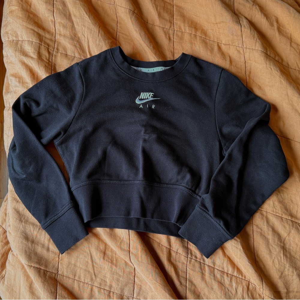 Nike Women's Black Cropped Sweatshirt